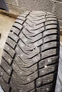 Шины и диски 215/55 R16 (2 фото из 6)