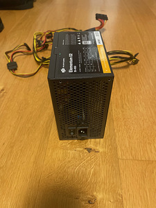Used computer parts for a gaming computer. (3 foto / 10)