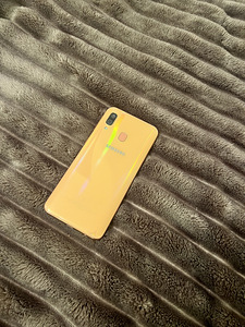 Galaxy A40 (64GB) (2 foto / 5)