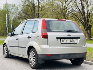 Ford Fiesta (5 foto / 7)
