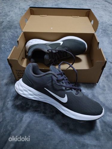 Кроссовки Nike Revolution 6 Grey EU 42 (фото #1)