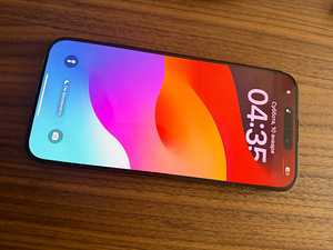 iPhone 15 Pro Max (1 фото из 4)
