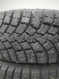Подержанные шипованные шины Nokian (245/70 R16) 4 шт. (2 фото из 5)