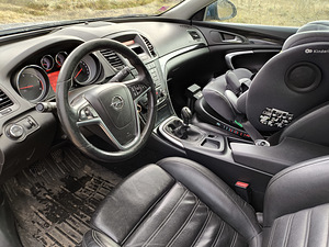 Opel Insignia Sports Tourer 2.0 118kw (8 foto / 12)