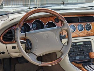 Jaguar XK8 Cabrio 4.0 V8 (7 foto / 15)