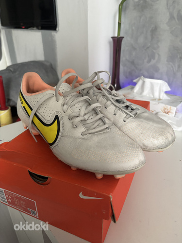 Футбольные бутсы Nike tiempo