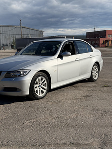 BMW 320i (2 foto / 15)