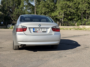 BMW 320i (4 foto / 15)