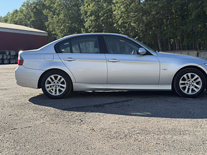BMW 320i (9 foto / 15)