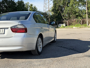 BMW 320i (10 foto / 15)