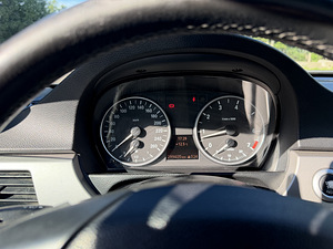 BMW 320i (14 foto / 15)