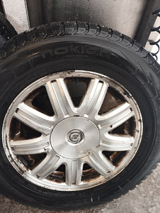 Valuveljed talverehvidega Chrysler Grand Voyagerile (4 foto / 6)
