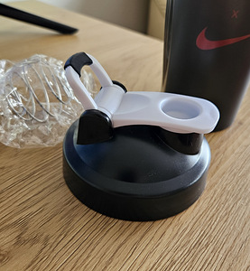 Nike x Supreme shaker (5 foto / 6)