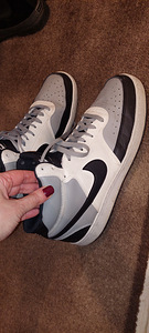 Nike кроссовки (2 фото из 2)