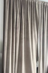 Pimendav beez samet kardin 150x250 cm (2 foto / 3)