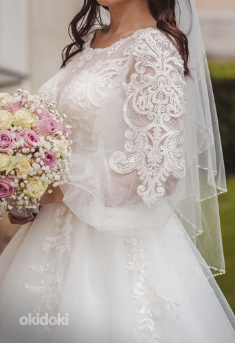 Блестящее свадебное платье (фото #2)
