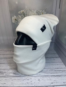 Женские шапки (3 фото из 4)