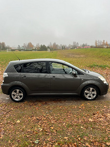 Toyota Corolla Verso 2.2D (2 foto / 11)