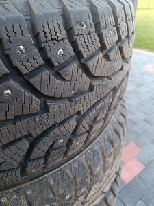 Зимние шины R18 (2 фото из 4)