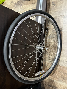 М: 26-дюймовое велосипедное колесо с шиной