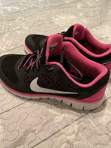 Кроссовки для девочек nike, s 35.5 (2 фото из 4)
