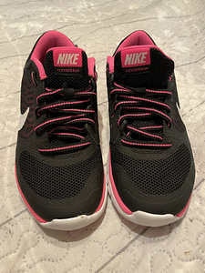 Кроссовки для девочек nike, s 35.5 (3 фото из 4)