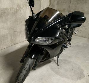 Yamaha R1 2003 (3 foto / 5)