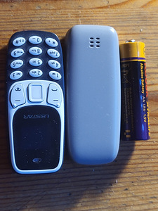 Mikrotelefon kaksik-SIM, Bluetooth, microSD pesa ja mp3 (2 foto / 3)
