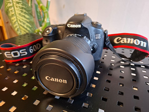 Canon EOS 60D + Объектив + Аксессуары