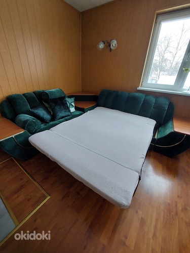 Угловой диван-кровать и столик (фото #2)