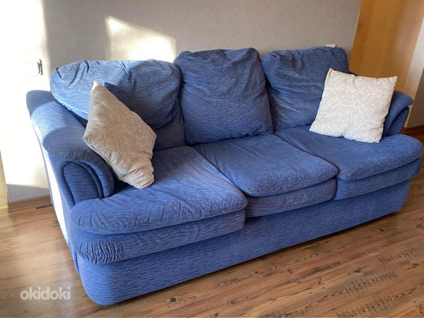 Красивое синее приличное кресло и диван (фото #2)