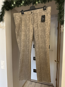 Женские брюки с расцветкой под питона. Размер 48-50.