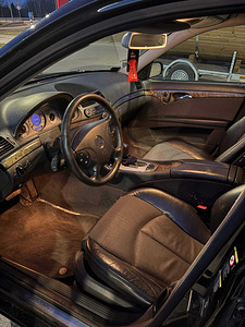 Mercedes-Benz E 320 CDI T Avantgarde 3.2 150kW (9 foto / 14)