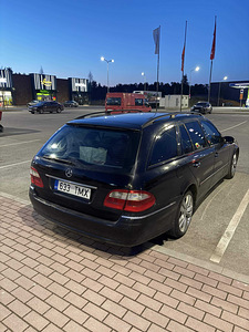 Mercedes-Benz E 320 CDI T Avantgarde 3.2 150kW (6 foto / 14)