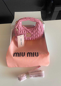 Viiruslik roosa Miu Miu kott (1 foto / 3)