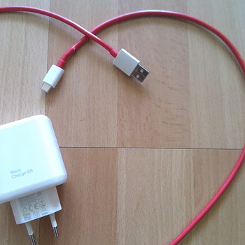 OnePlus Warp Charge 65W laadija