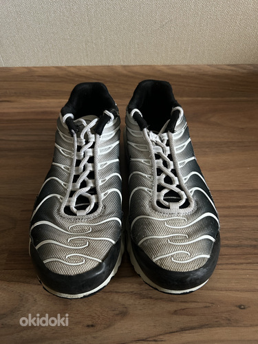 Nike tn air must-valged