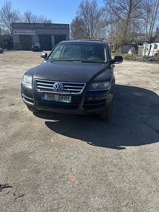 Volkswagen Touareg (7 foto / 10)