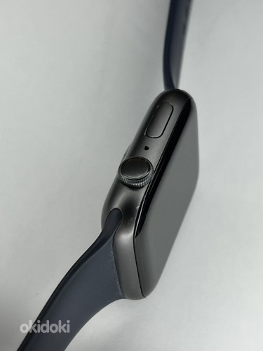 Apple Watch 4 / 44 мм, серый космос, черный алюминий (GPS) (фото #2)