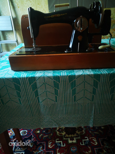 Продам подольскую швейную машинку.