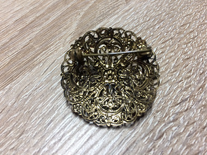 Старинная брошь (2 фото из 3)