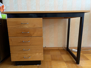 Kirjutuslaud (1 foto / 3)