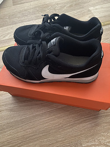 Кроссовки Nike (2 фото из 2)