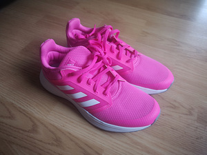 Adidas 40 новые (1 фото из 3)