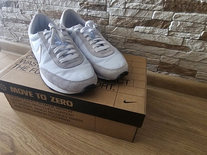 Nike кроссовки (2 фото из 6)