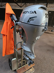 Подвесной мотор Honda BF10 (2 фото из 3)