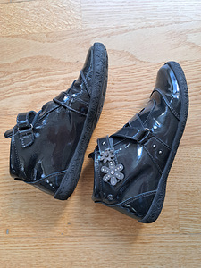 Туфли из натуральной лакированной кожи naturino, размер 32.