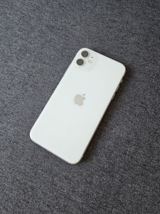 iPhone 11, 64 Гб (1 фото из 4)