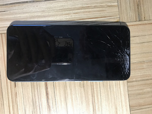 Telefon (1 foto / 2)