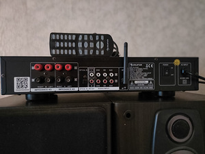 Усилитель с колонками (2 фото из 4)